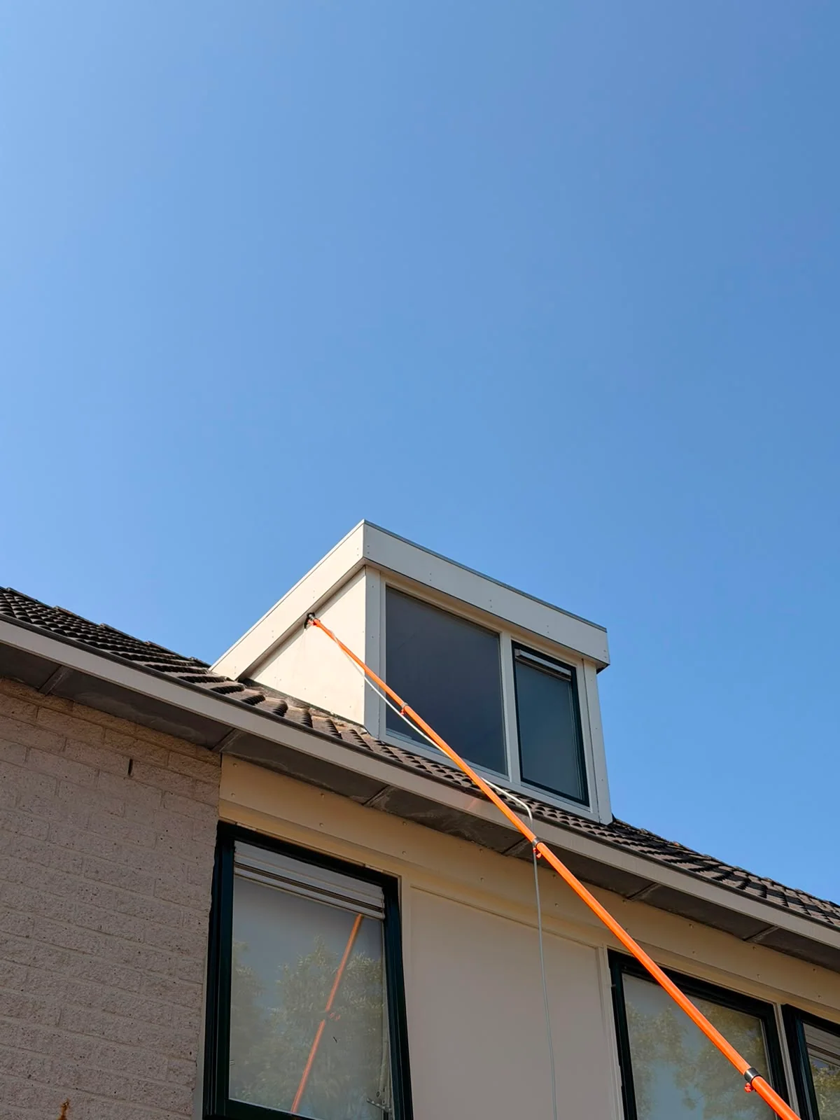 Dezelfde dakkapel tijdens de afronding