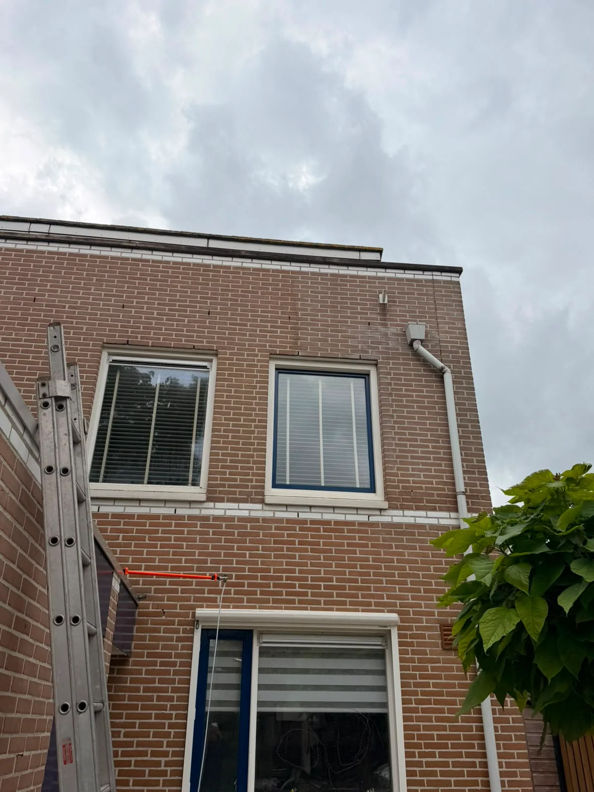 Overzicht van de gevel bij dezelfde woning